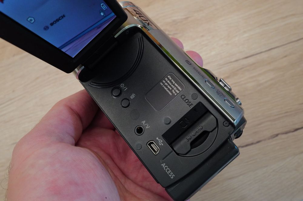 Camera Video Panasonic SDR-S45 cu senzor CCD memorie pe Sd card