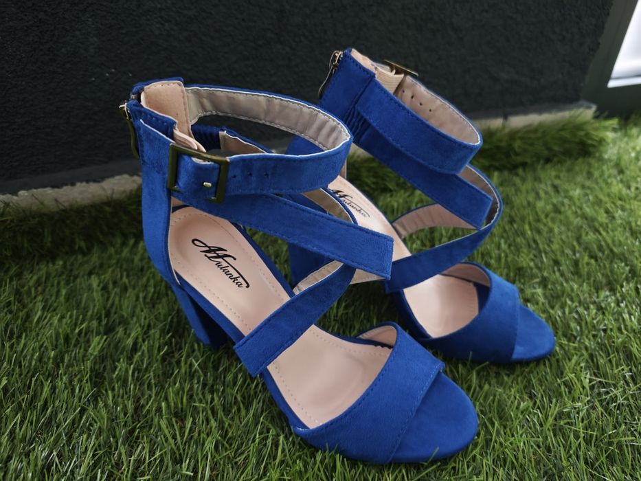 Sandale cu toc piele intoarsa