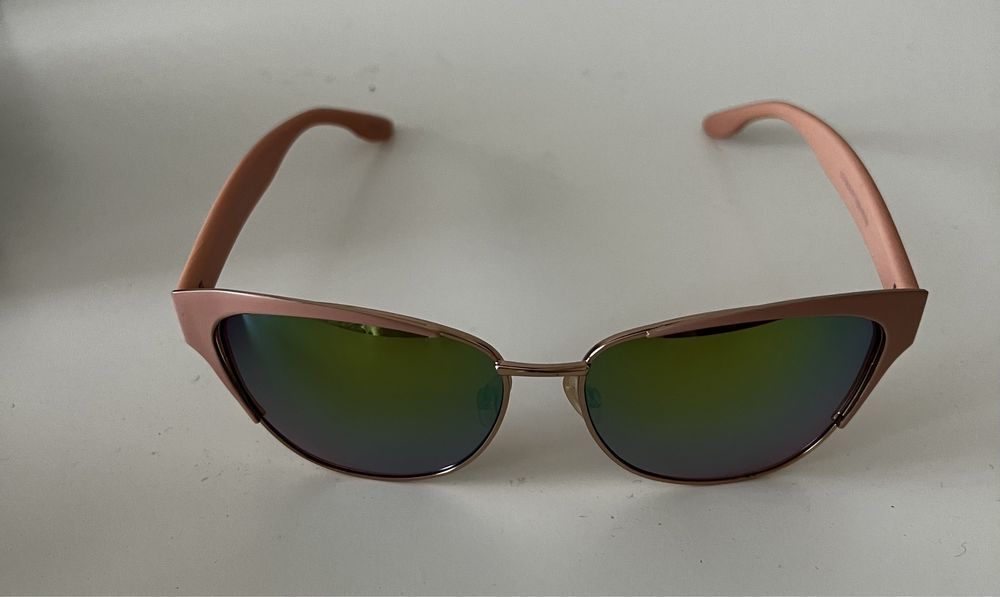 Ochelari de soare cu rame roz prăfuit Tahari