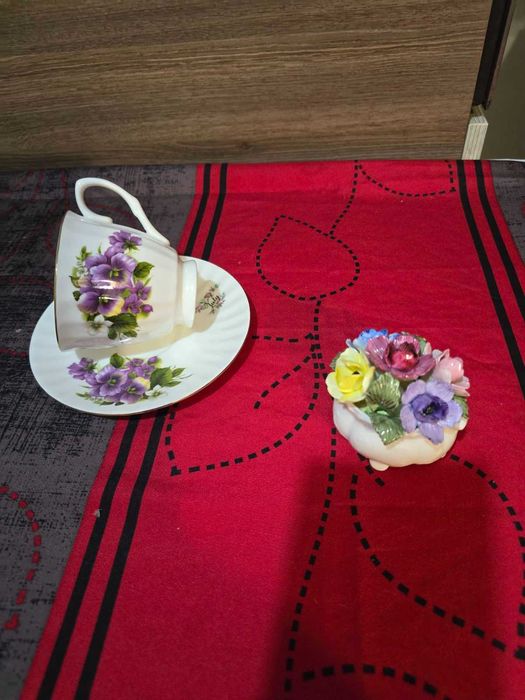 Порцеланови двойни сетове с месеци