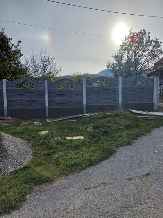 Executăm gard de plăci și beton