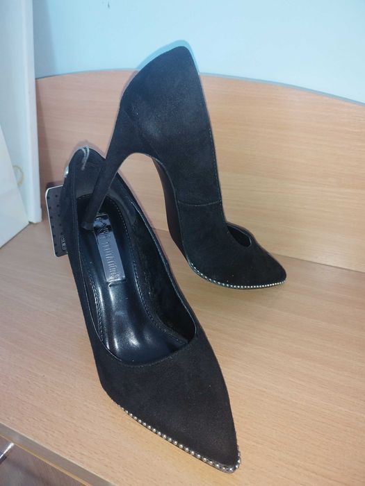 Дамски обувки на висок ток