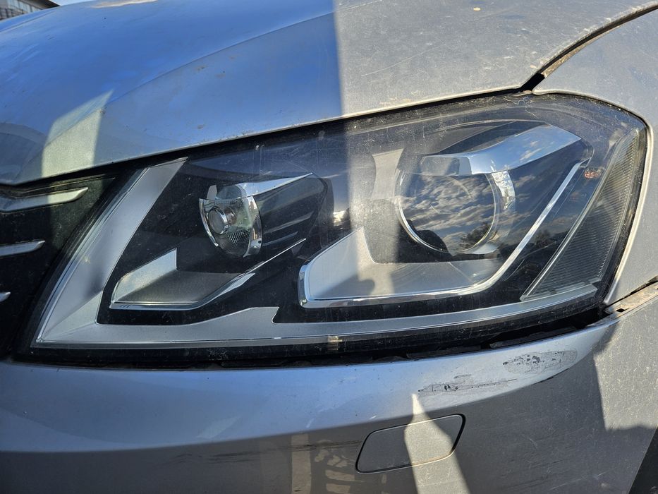 Ляв ксенонов фар за Vw Alltrak 2012god