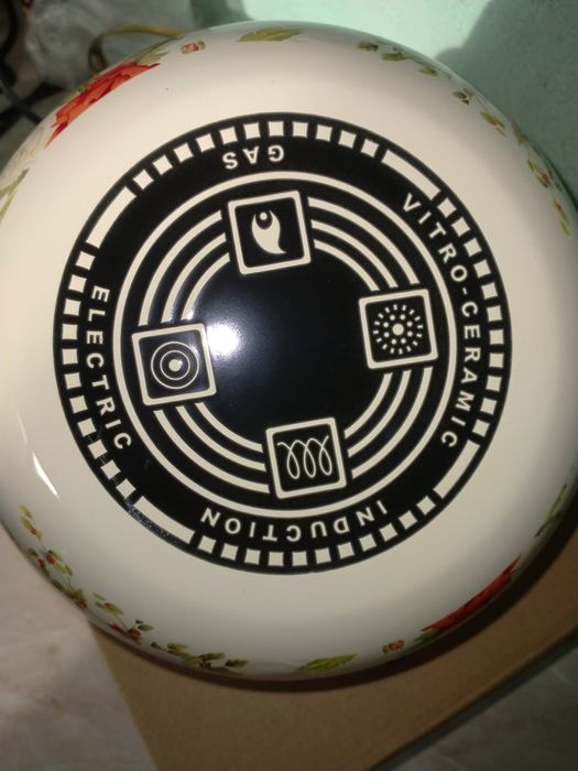 Продам кастрюлю объем 20 см