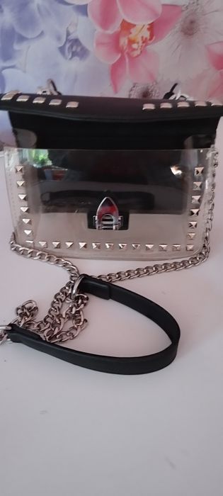 Продам дамскую сумочку.