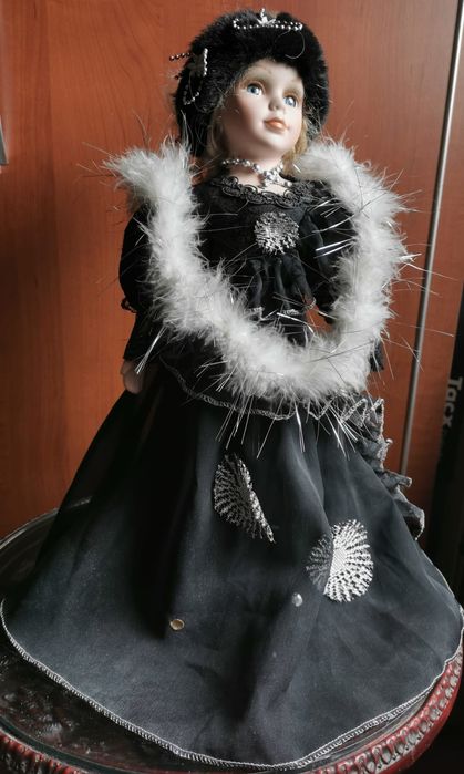 Păpușă porțelan 43 cm