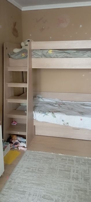 Срочно продам двухярусную кровать