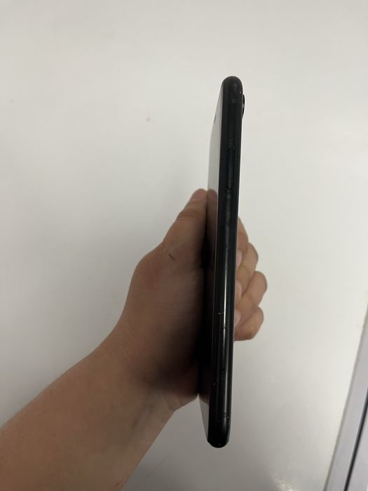 продаю айфон хр.