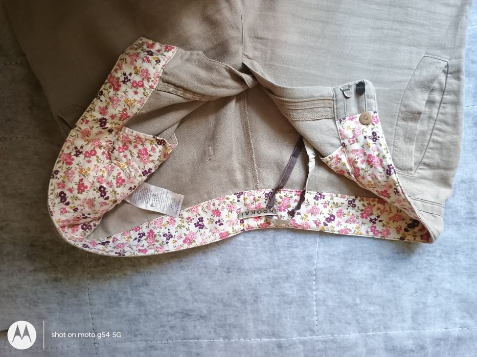 Дамски маркови панталони  в отлично състояние- различни модели и дължини,някои са размер 38, повечето са 40, и по един 42 и 44. Детайли в текста