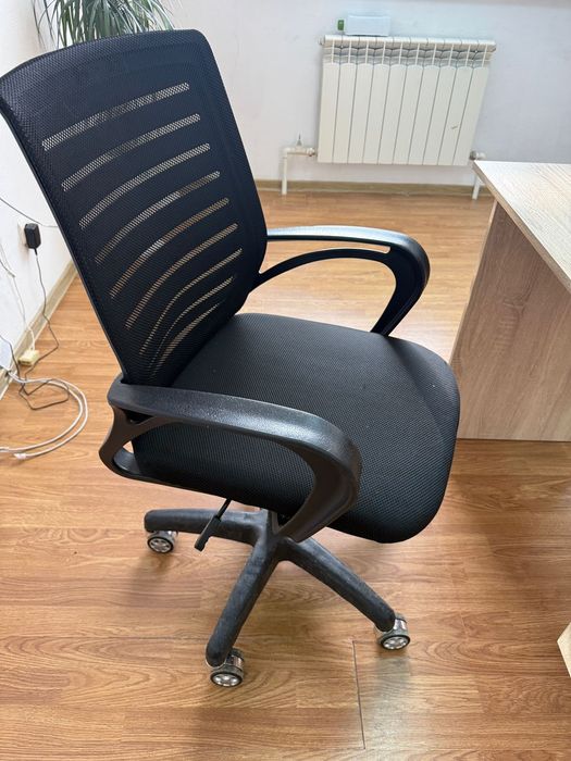 Столы и стулья продам