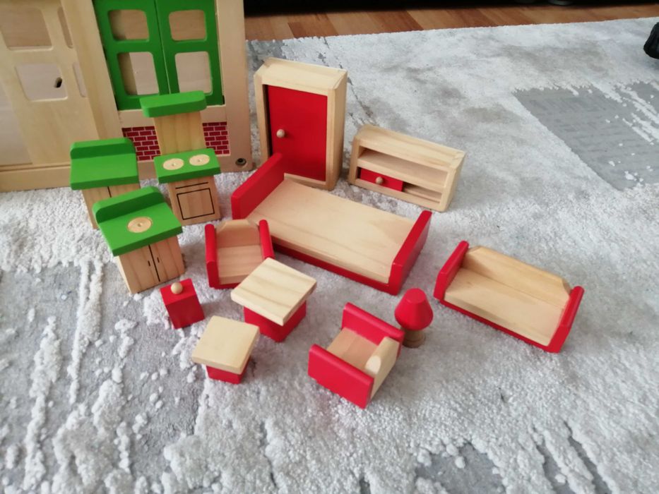 Jucarie casuta lemn cu figurine si mobila