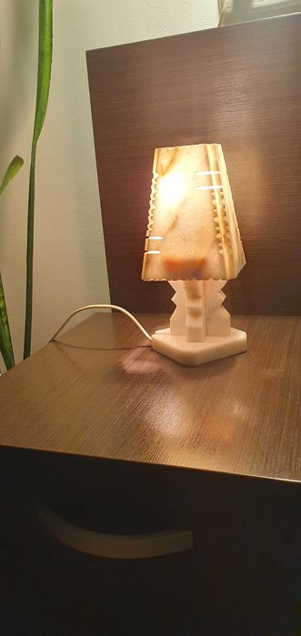 Vand 2 veioze din marmură, 150 lei