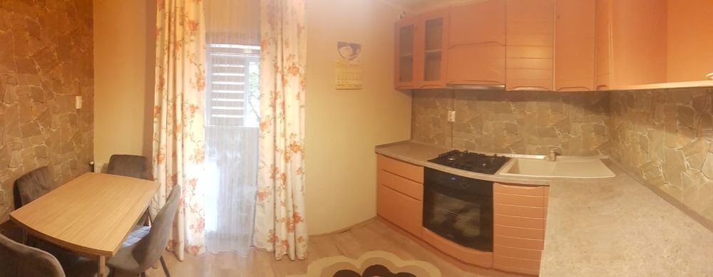 Apartament 4 camere de închiriat