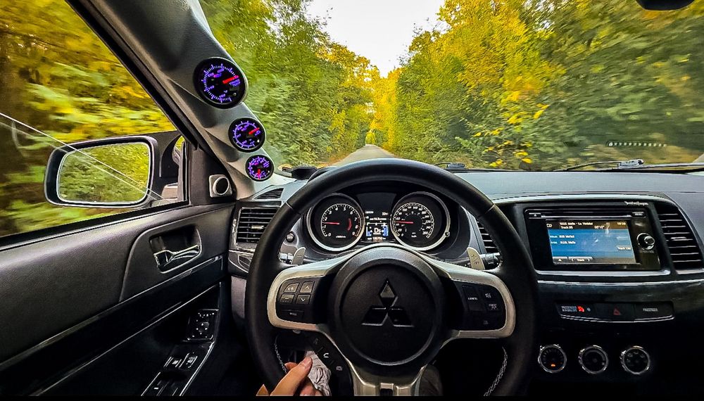 Mitsubishi Lancer Mașina este în stare impecabilă cu toate componentele upgrade noi !