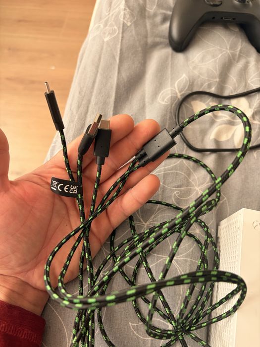 Xbox Series S 512gb+ 2 геймпада с акумулатори и кабели