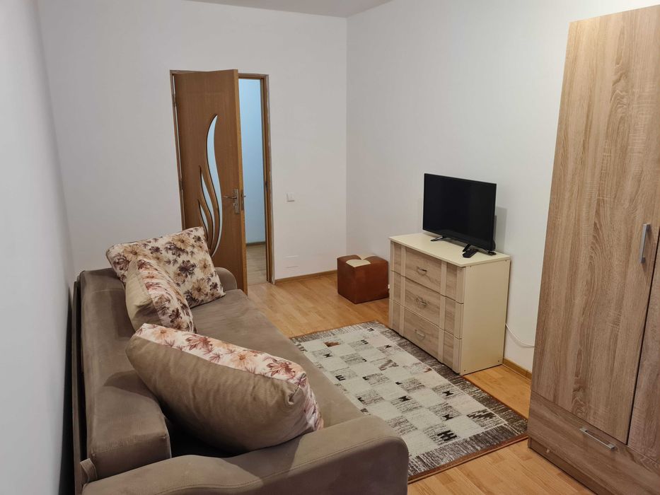 Inchiriez apartament cu 3 camere