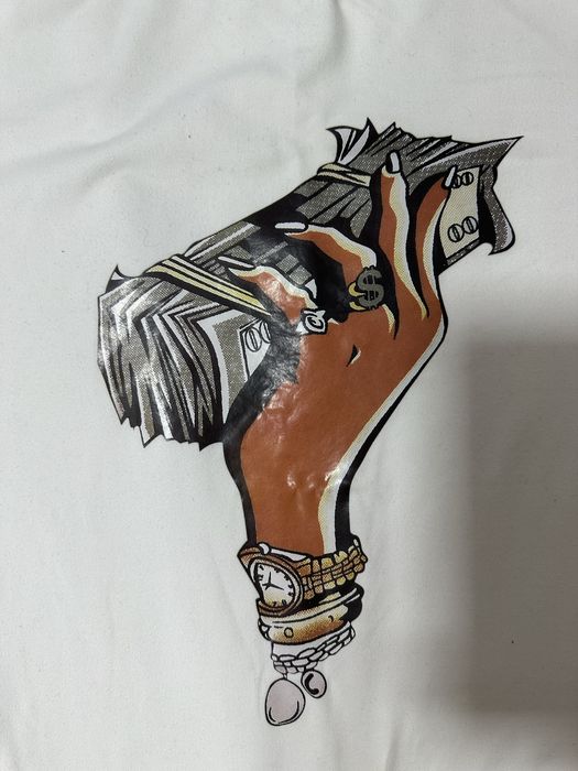 Бяла тениска с щампа