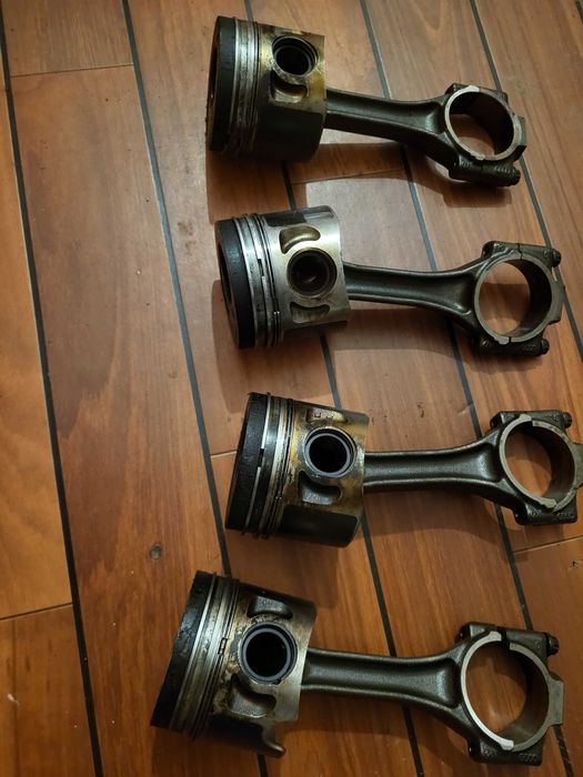 Set 4 pistoane cu bielă