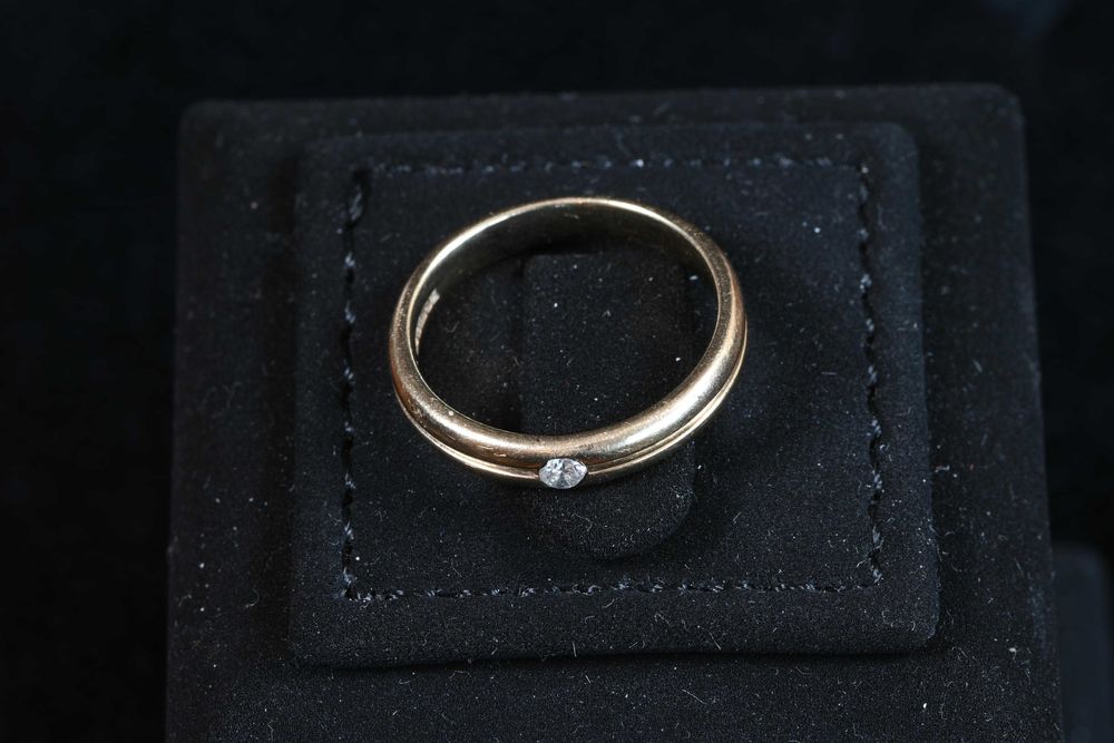 Златен Пръстен Халка Злато 375(9К) с диамант 0,08 карата. Размер 52