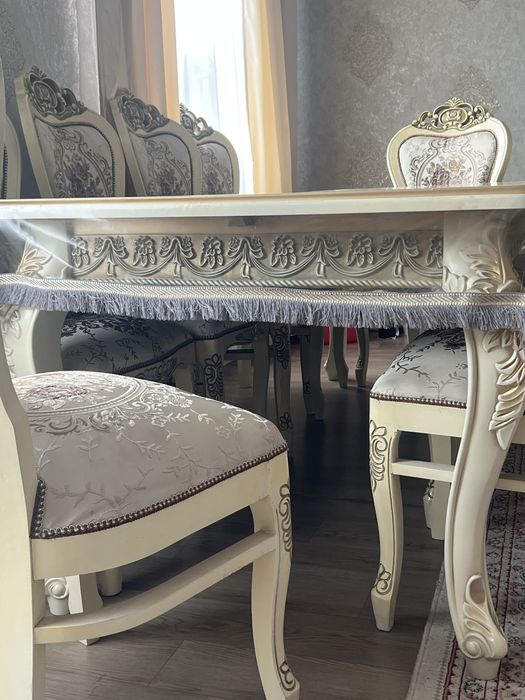 Продам стол для гостиной