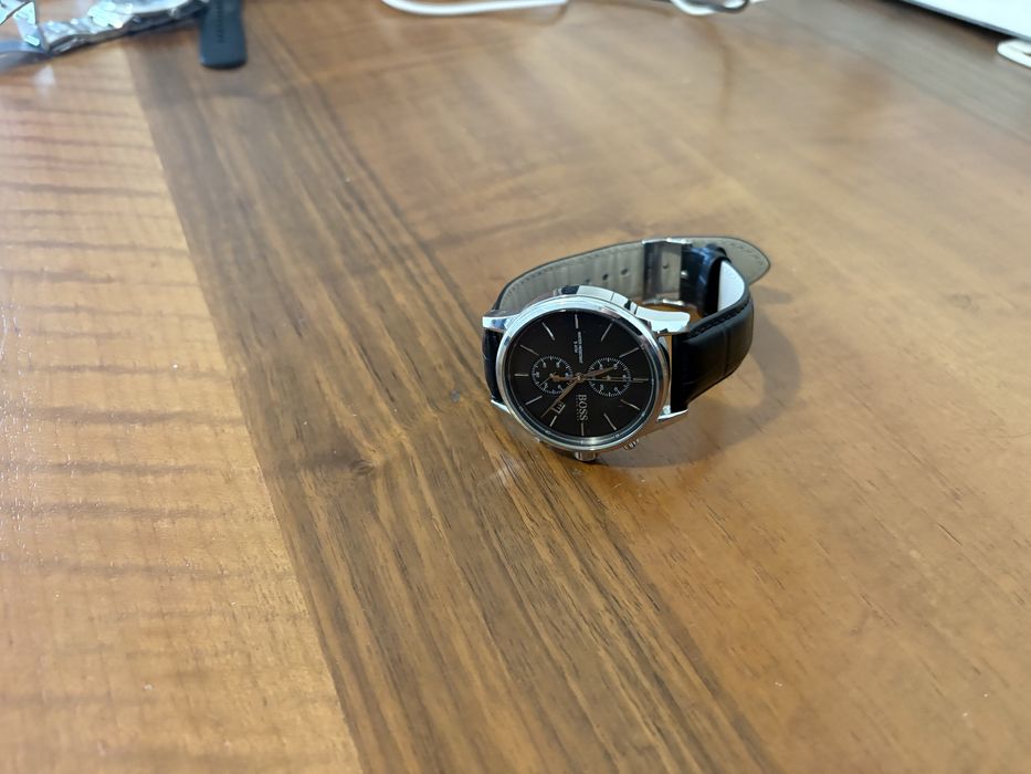 Ceas quartz cu bratara cu aspect piele de crocodil, Negru