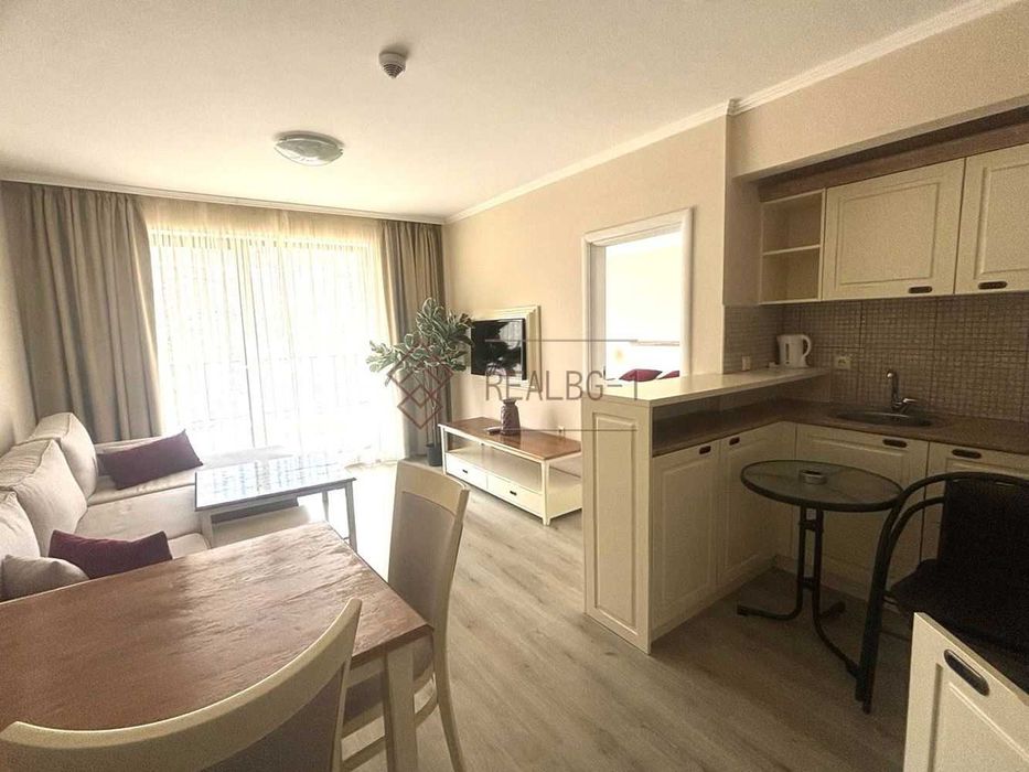 Продава се Тристаен апартамент в Балчик - 96 кв.м за 1055 €/кв.м - Снимка #1