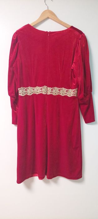 Rochie eleganta rosie cu brau auriu