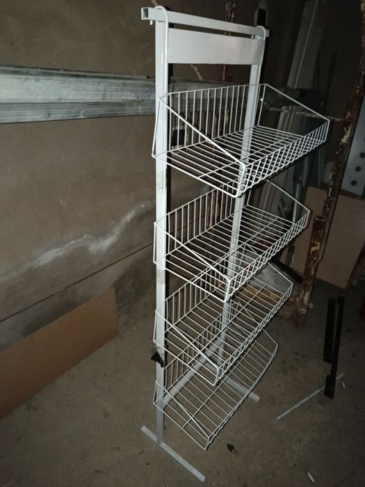 Продаю полку под торговлю(ветрина)