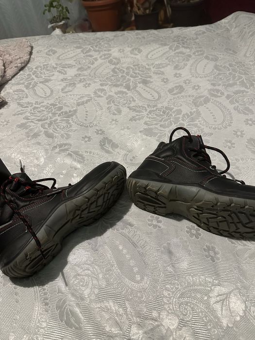 Работни обувки, номер 38