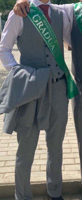 Продам стильный костюм