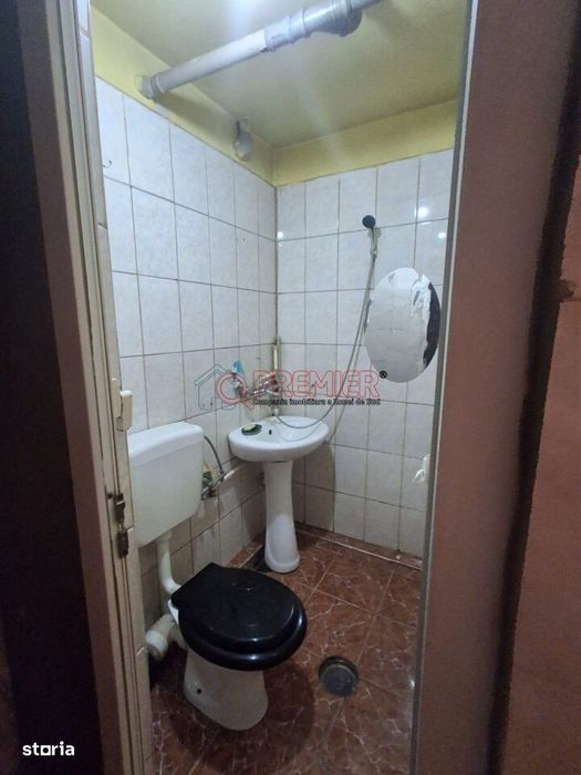 Sector 4 - Metrou Brancoveanu garsoniera decomandata
