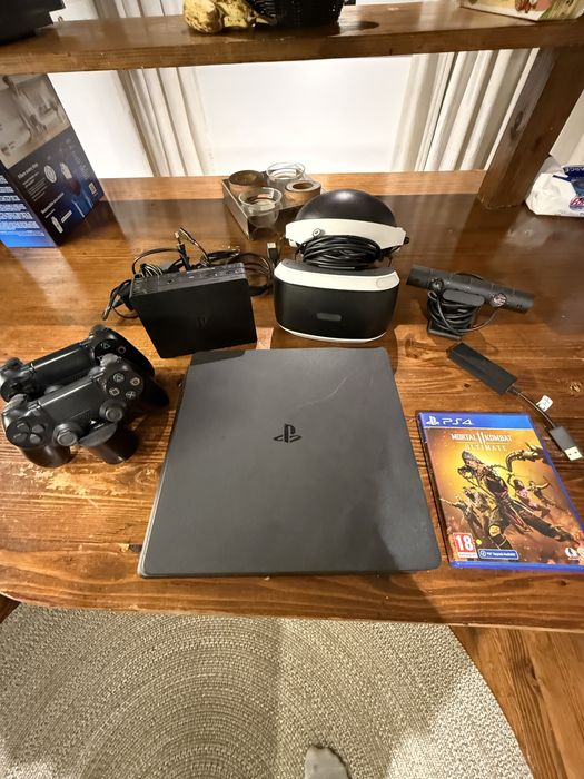 PS4 slim + PS VR + 2  DualShock controllers + camera