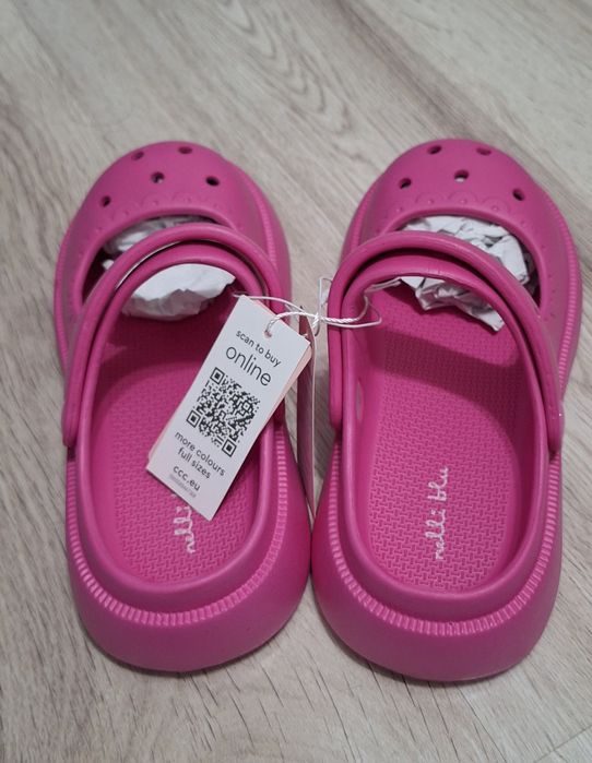 Vând slapi fete tip crocs