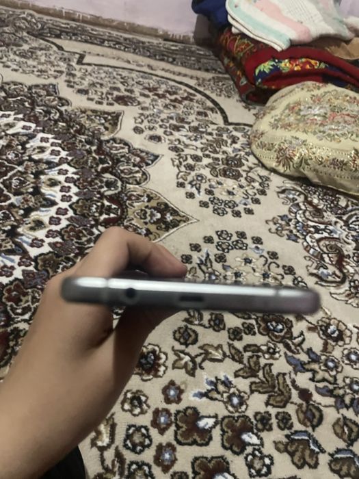 samsung gelokcy A7 sotiladi 400000 som