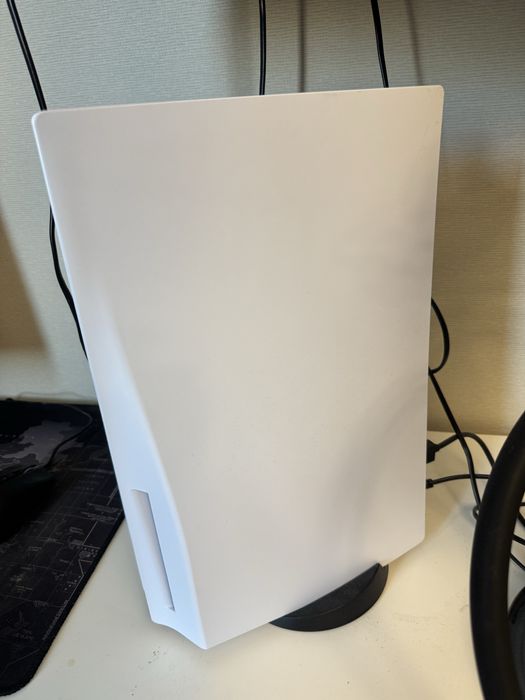 Продам PS5  белого цвета