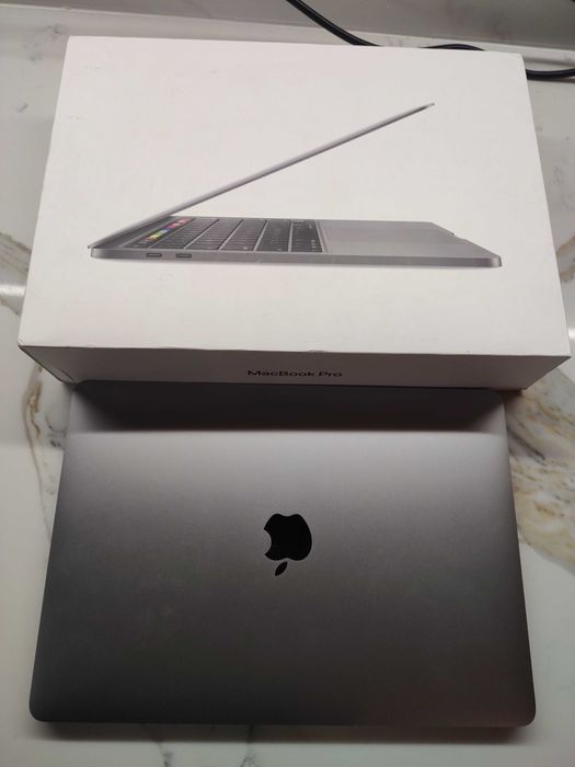 2020 Macbook Pro 13", 16GB RAM, 256GB SSD