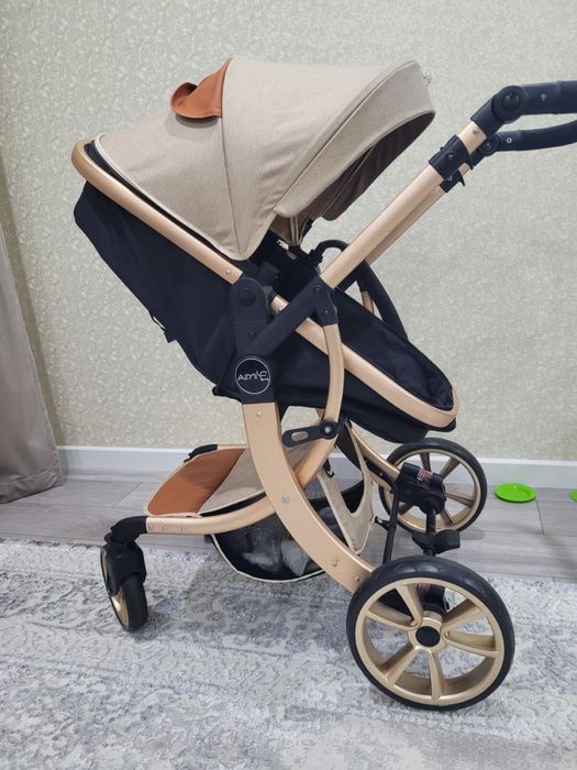 Продам детскую прогулочную коляску