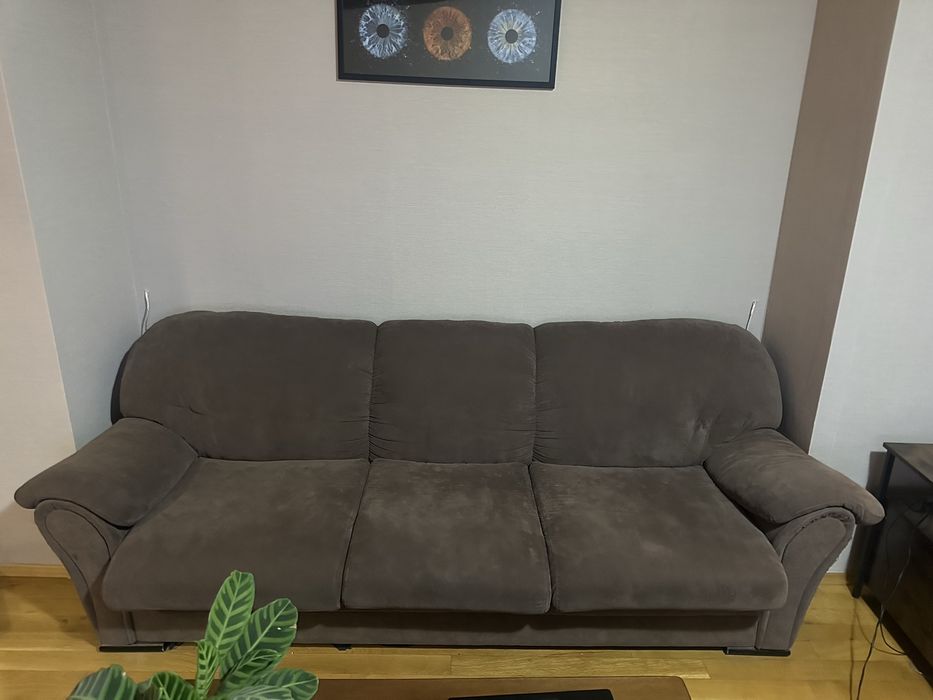 Диван и табуретка в добро състояние