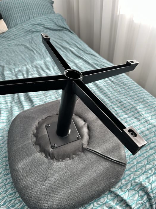 Taburet/Scaun NOU, cadrul din oțel si șezut placaj și spumă. 200 Kg