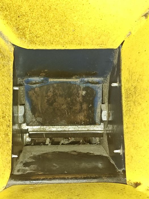 Машина за чупене на орехи и лешници