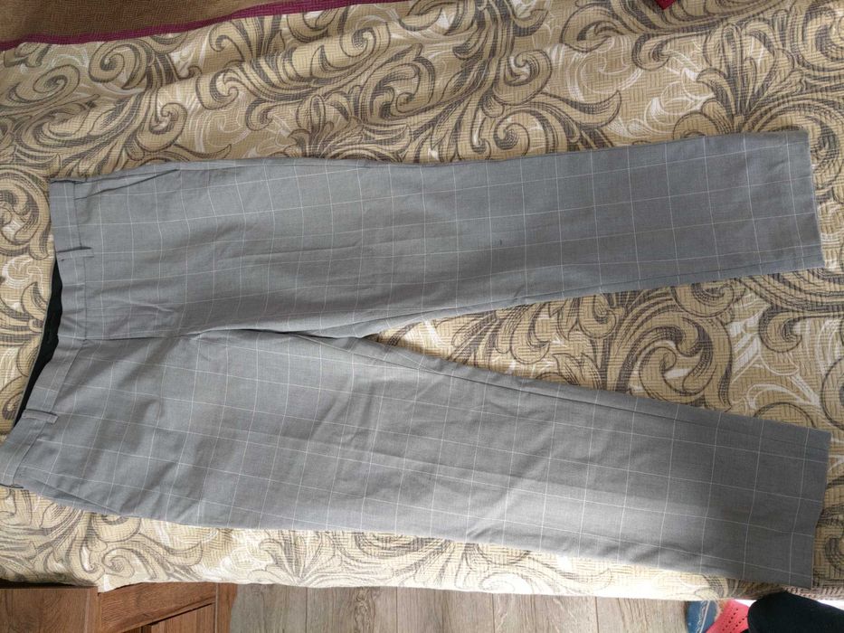 Спортно- елегантни мъжки панталони H&M, EUR 36 и RESERVED, EUR 34