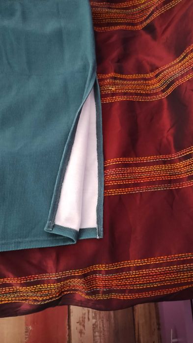 Пола цвят тюркоазот марката  Rebellious