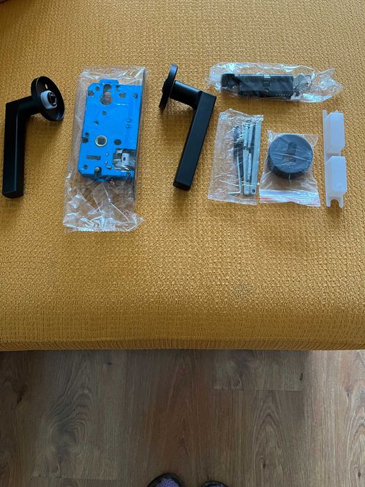 Нова черна брава за интериорна врата