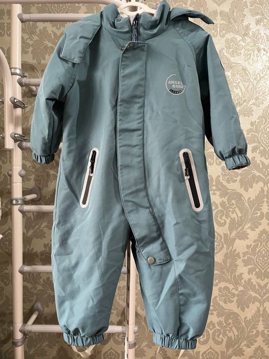 Продам осенний комбинезон для мальчика.