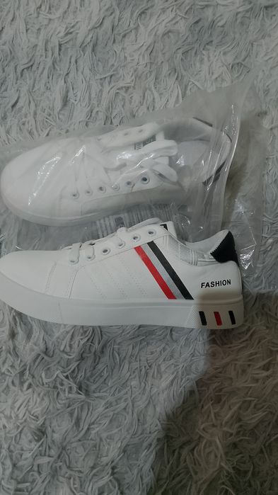 Кроссовки все 39 размер по 3500