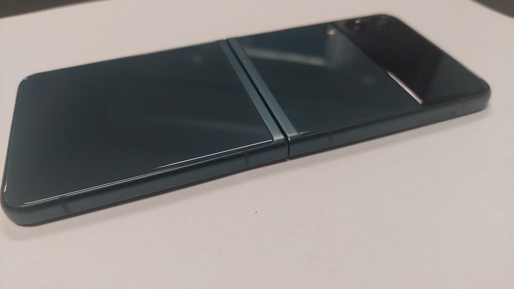 Samsung Z Flip 3  5G 128GB Без Кутия и Гаранция