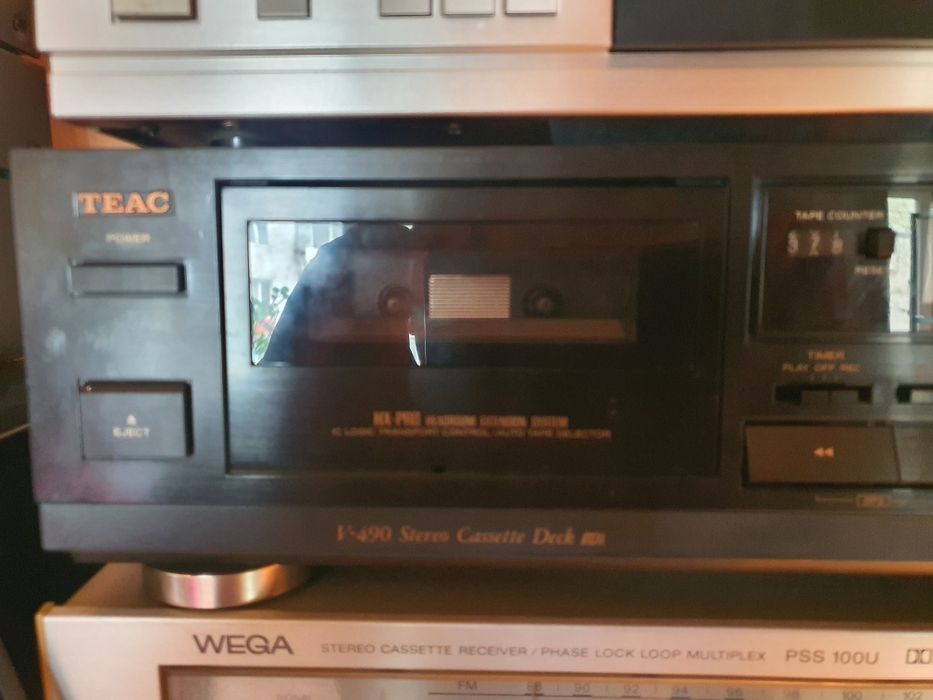 se vinde deck teac v 490