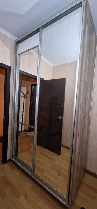 Прлдам купейный шкаф