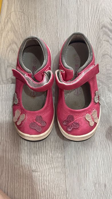 Обувь на девочку размер 23-25