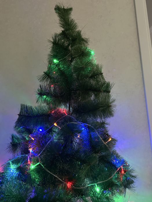 продаю новогодную ёлку